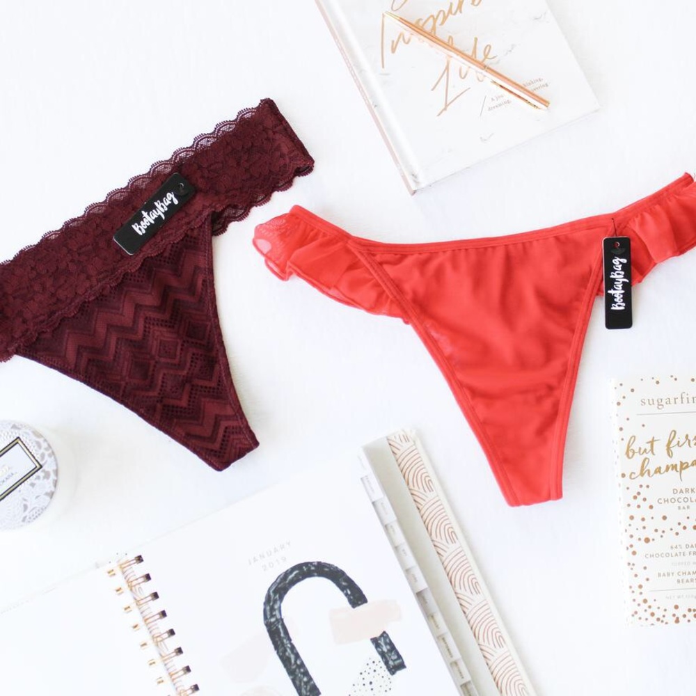 NWT BootayBag Thongs (2)